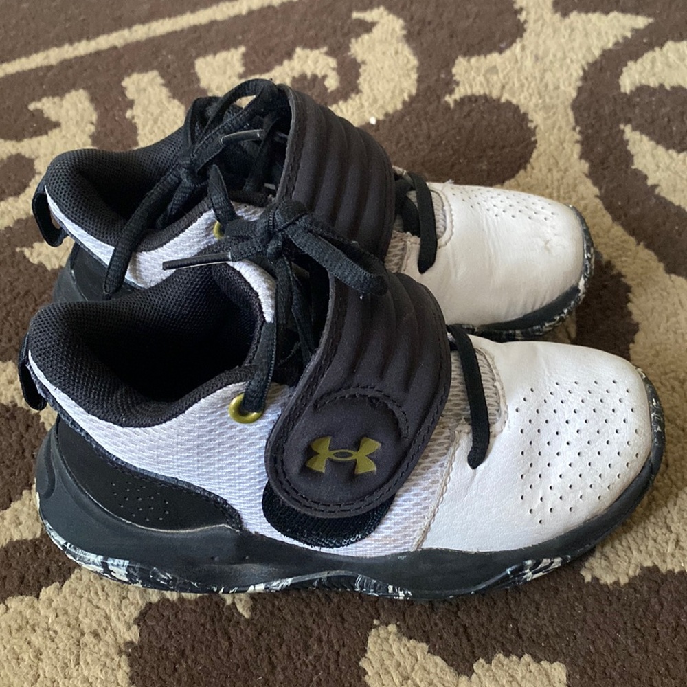 Toddler boy under armour basketball shoes size 11c